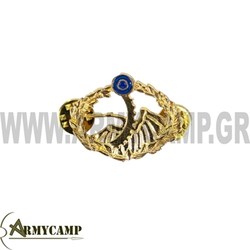 ΜΕΤΑΛΛΙΚΟ ΔΙΑΚΡΙΤΙΚΟ ΔΙΟΙΚΗΣΕΩΣ ΔΑΥ Π.Α. μεταλλικο-διακριτικο-διοικησεωσ-δαυ-πα Η Διοίκηση Αεροπορικής Υποστήριξης (ΔΑΥ)  είναι Μείζων Σχηματισμός (ΜΣ), με αποστολή :Η Διοίκηση Αεροπορικής Υποστήριξης (ΔΑΥ) έχει την έδρα της στην Αεροπορική Βάση Ελευσίνας.  Την εκτέλεση αποστολών αερομεταφορών επ’ ωφελεία της ΠΑ και των άλλων Κλάδων των ΕΔ, αποστολές Έρευνας-Διάσωσης (Ε-Δ) και Έρευνας-Διάσωσης Μάχης (Ε-ΔΜΑ), Αεροδιακομιδών, Αεροπυροσβέσεων και επιχειρήσεων κοινωνικής ωφέλειας, για την υποστήριξη του πολιτικού τομέα στην αντιμετώπιση εκτάκτων καταστάσεων. Επιπρόσθετα, η παροχή άρτιας εκπαίδευσης, η εξασφάλιση επαγγελματικής επάρκειας και ετοιμότητας του προσωπικού (πληρώματα αέρος και προσωπικό εδάφους) των Μονάδων. Την ανάπτυξη και διατήρηση ενός συστήματος, που να εξασφαλίζει την εκτίμηση και αποτίμηση του κόστους κύκλου ζωής, την απόκτηση των απαραίτητων εφοδίων – υλικών και υπηρεσιών και τη διαρκή παροχή υποστήριξης Διοικητικής Μέριμνας, για την ανάπτυξη, την υποστήριξη και τη διατήρηση των αεροπορικών δυνάμεων, στο χρόνο και τον τόπο που θα απαιτηθεί. Την εξυπηρέτηση έτερων Δημόσιων Υπηρεσιών στην υποστήριξη των αεροπορικών τους μέσων ή και των δυνάμεων αυτών, στην έκταση που καθορίζεται από σχετικές συμφωνίες που της ανατίθενται. Hellenic Air Forces Command support badge