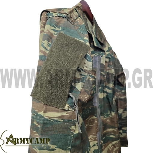 Στις στολές  εκστρατείας Ν9 νέου τύπου Σ.Ξ. που  διαθέτουν τσέπες με φερμουάρ στα μανίκια στο ύψος των δικεφάλων μπορούμε να ράψουμε ενιαία επιφάνεια velcro για να τοποθετήσετε τα διακριτικά σας και να παραμείνει η τσέπη λειτουργική ΡΑΨΙΜΟ ΕΝΙΑΙΑΣ ΕΠΙΦΑΝΕΙΑΣ VELCRO ΣΤΑ ΜΑΝΙΚΙΑ ΣΤΟΛΗΣ ΕΚΣΤΡΑΤΕΙΑΣ Ν9 ΝΕΟΥ ΤΥΠΟΥ ΣΤΡΑΤΟΥ ΞΗΡΑΣ