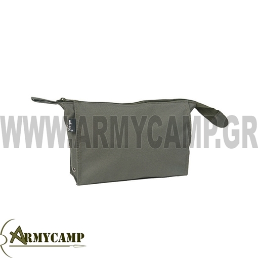 GERMAN  TOILET BAG O.D MIL-TEC 16003001 Ένα πρακτικό toiletry bag (νεσεσέρ τουαλέτας) στρατιωτικού/πρακτικού τύπου, που χρησιμοποιείται για να οργανώνεις είδη προσωπικής υγιεινής (οδοντόβουρτσα, οδοντόκρεμα, σαπούνι, ξυριστικά κ.λπ.) όταν ταξιδεύεις, είσαι στο στρατόπεδο ή στη δουλειά. ΔΙΑΣΤΑΣΕΙΣ: 24 X 16 X 7 εκ.